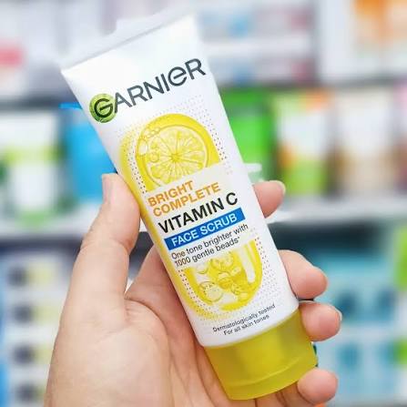 اسکراب (لایه بردار) روشن کننده پوست گارنیه حاوی ویتامین سی 100 میل Garnier Bright Complete Vitamin C Scrub